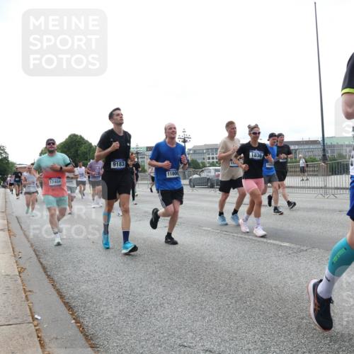 29.06.2025 - hella hamburg halbmarathon Lena Gebhardt http://msf.ph/oto/8457807 29.06.2025 10:31:37 Lombardsbrücke 17404, 4953, 9183, 15, 11800, 1836, 1502, 1867, 1235, 1292, 1373, 1844, 1879, 1979, 2414, 2672, 2831, 2832, 2914, 3239, 3396, 3397, 3424, 3571, 3681, 3751, 4561, 4817, 4877, 4953, 5165, 5437, 5846, 5943, 5965, 6057, 6078, 6160, 6546, 6573, 6640, 6718, 6727, 7334, 7604, 7772, 7898, 8050, 8072, 8073, 8304, 8620, 8806, 9078, 9104, 9183, 9478, 9812, 9883, 10111, 10240, 10586, 11587, 13724, 14349, 15725, 16457, 16978, 17404, 17509, 17517, 17587, 17706 meine-sportfotos.de