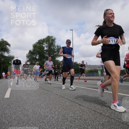 29.06.2025 - hella hamburg halbmarathon Luisa Fischer http://msf.ph/oto/8457811 29.06.2025 10:36:54 Kennedybrücke 1189, 1275, 1896, 2526, 3264, 3340, 3345, 3848, 4449, 4807, 5141, 5557, 5561, 5821, 5822, 5887, 6515, 6516, 6956, 7027, 7633, 7653, 7982, 8157, 8349, 8375, 8377, 8383, 8401, 8620, 9258, 9438, 9995, 10800 meine-sportfotos.de