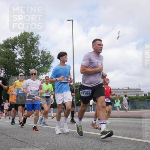 29.06.2025 - hella hamburg halbmarathon Luisa Fischer http://msf.ph/oto/8457834 29.06.2025 10:36:55 Kennedybrücke 15994, 99, 2526, 6956, 3535, 18169, 4807, 265004, 1080, 1189, 1275, 1896, 2526, 3264, 3340, 3345, 3848, 4807, 5141, 5557, 5561, 5821, 5822, 5887, 6364, 6515, 6516, 6956, 7027, 7633, 7653, 7982, 8157, 8349, 8375, 8377, 8383, 8401, 8620, 9258, 9438, 9995, 10800 meine-sportfotos.de