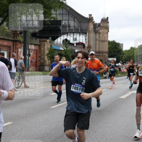 29.06.2025 - hella hamburg halbmarathon Yannick Fuchs http://msf.ph/oto/8457881 29.06.2025 10:56:26 20KM 1006, 1128, 1212, 1264, 1377, 1432, 1568, 1573, 1674, 1726, 6414, 6415, 6752, 7658, 7869, 8045, 8624, 8730, 9131, 9718, 10214, 10519, 11180, 11670, 12156, 12286, 13498, 13868, 14368, 14456, 16292, 16654, 16688, 16808, 17136, 17383, 17532, 17955, 18599, 18919, 19023 meine-sportfotos.de