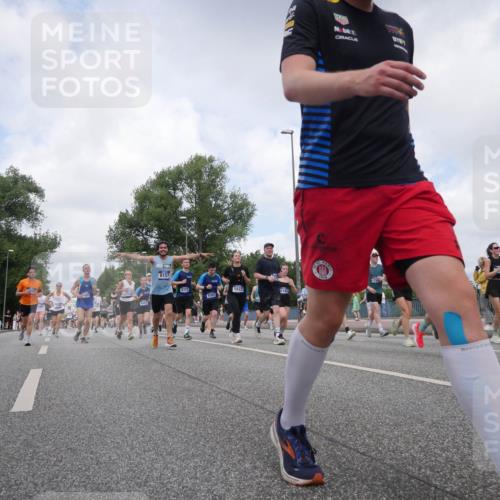 29.06.2025 - hella hamburg halbmarathon Luisa Fischer http://msf.ph/oto/8457894 29.06.2025 10:36:58 Kennedybrücke 8401, 8157, 8375, 5822, 5141, 8383, 171, 1189, 1275, 2526, 3264, 3340, 3345, 3848, 4807, 4824, 4826, 5141, 5557, 5821, 5822, 5887, 6364, 6515, 6516, 6956, 7027, 7633, 7653, 7982, 8157, 8349, 8375, 8377, 8383, 8401, 9875, 9995, 10048 meine-sportfotos.de