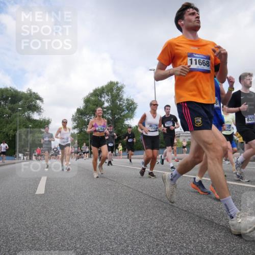 29.06.2025 - hella hamburg halbmarathon Luisa Fischer http://msf.ph/oto/8457926 29.06.2025 10:37:02 Kennedybrücke 11668, 3264, 7027, 15815, 3340, 45, 8371, 6515, 1189, 3264, 3340, 3345, 3848, 4824, 4826, 5141, 5557, 5821, 5822, 5887, 6364, 6515, 6516, 7027, 7565, 7633, 7653, 7982, 8157, 8277, 8349, 8375, 8377, 8383, 8401, 9875, 10048 meine-sportfotos.de