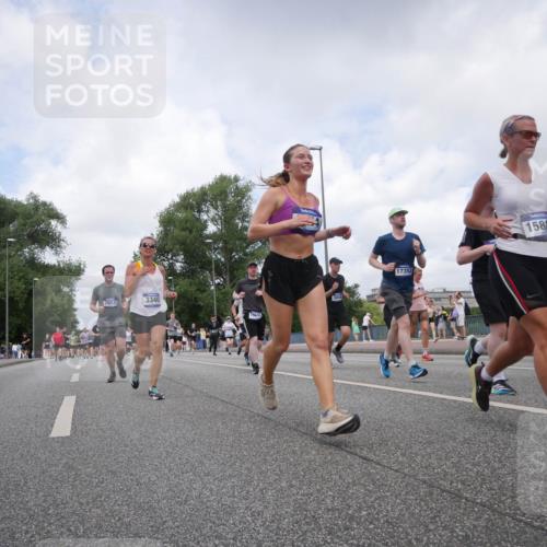 29.06.2025 - hella hamburg halbmarathon Luisa Fischer http://msf.ph/oto/8457938 29.06.2025 10:37:03 Kennedybrücke 7653, 3340, 10048, 3849, 17352, 15815, 2038, 3264, 3340, 3345, 3848, 4824, 4826, 5821, 5887, 6364, 6515, 6516, 7027, 7565, 7633, 7653, 7982, 8157, 8277, 8349, 8375, 8377, 8383, 8401, 9875, 10048, 10561 meine-sportfotos.de