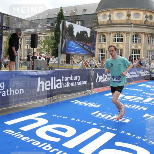 29.06.2025 - hella hamburg halbmarathon Michael Strokosch http://msf.ph/oto/8457954 29.06.2025 10:32:03 Ziel 1407, 4129, 4698, 6619, 11150, 11199, 11370 meine-sportfotos.de