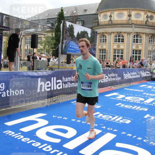 29.06.2025 - hella hamburg halbmarathon Michael Strokosch http://msf.ph/oto/8457987 29.06.2025 10:32:04 Ziel 1407, 1686, 4129, 4698, 6619, 11150, 11199, 11370 meine-sportfotos.de