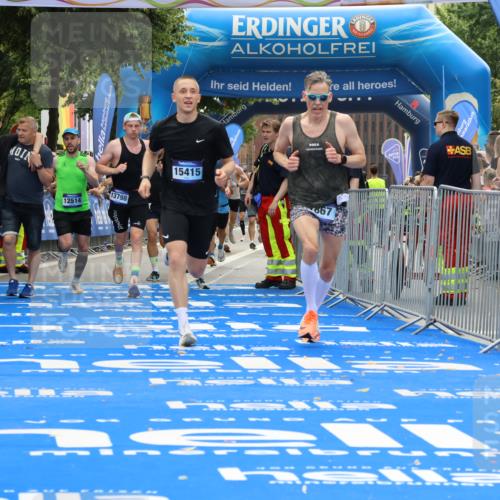 29.06.2025 - hella hamburg halbmarathon Strokosch-Dieckow http://msf.ph/oto/8458010 29.06.2025 10:35:13 Ziel 4740, 4944, 7628, 7867, 11559, 12514, 13798, 14789, 15415, 15773, 17022 meine-sportfotos.de
