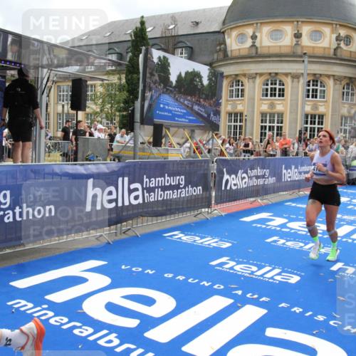 29.06.2025 - hella hamburg halbmarathon Michael Strokosch http://msf.ph/oto/8458026 29.06.2025 10:32:04 Ziel 1407, 1686, 4129, 4698, 6619, 11150, 11199, 11370 meine-sportfotos.de