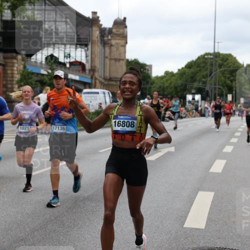 29.06.2025 - hella hamburg halbmarathon Yannick Fuchs http://msf.ph/oto/8458029 29.06.2025 10:56:27 20KM 1006, 1128, 1212, 1264, 1377, 1432, 1568, 1573, 1674, 1726, 6414, 6415, 6752, 7658, 7869, 8045, 8624, 8730, 9131, 10214, 10519, 11180, 11670, 12156, 12286, 13498, 13868, 14368, 14456, 16292, 16654, 16688, 16808, 17136, 17383, 17955, 18599, 18919, 19023 meine-sportfotos.de