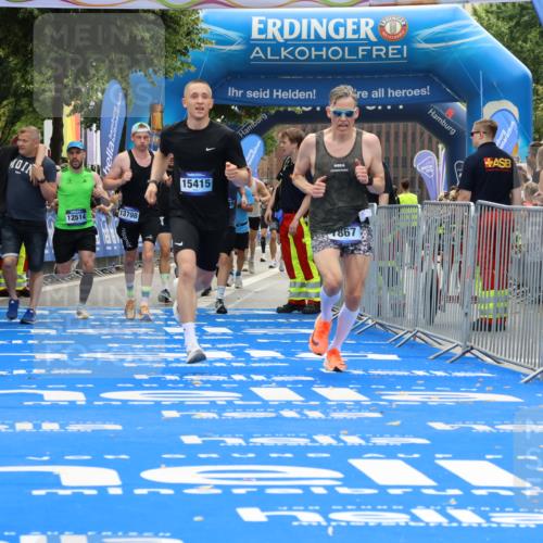29.06.2025 - hella hamburg halbmarathon Strokosch-Dieckow http://msf.ph/oto/8458046 29.06.2025 10:35:13 Ziel 4740, 4944, 7628, 7867, 11559, 12514, 13798, 14789, 15415, 15773, 17022 meine-sportfotos.de