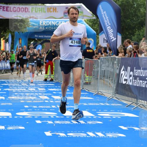 29.06.2025 - hella hamburg halbmarathon Strokosch-Dieckow http://msf.ph/oto/8458069 29.06.2025 10:35:11 Ziel 4740, 7628, 7867, 11559, 12514, 13798, 14069, 14789, 15415, 15773, 16963, 16964, 17022 meine-sportfotos.de
