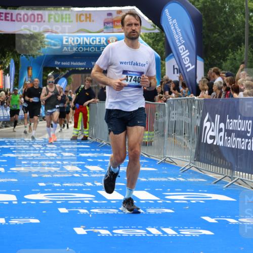 29.06.2025 - hella hamburg halbmarathon Strokosch-Dieckow http://msf.ph/oto/8458102 29.06.2025 10:35:11 Ziel 4740, 7628, 7867, 11559, 12514, 13798, 14069, 14789, 15415, 15773, 16963, 16964, 17022 meine-sportfotos.de