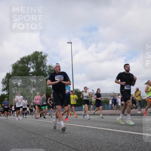 29.06.2025 - hella hamburg halbmarathon Luisa Fischer http://msf.ph/oto/8458108 29.06.2025 10:37:10 Kennedybrücke 18129, 2054, 12855, 11642, 17953, 7565, 6069, 1764, 2038, 2933, 4445, 4824, 4826, 5096, 5566, 5569, 5691, 7565, 8277, 9875, 10071, 10561, 10564 meine-sportfotos.de