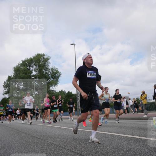 29.06.2025 - hella hamburg halbmarathon Luisa Fischer http://msf.ph/oto/8458113 29.06.2025 10:37:10 Kennedybrücke 1713, 18129, 12855, 17953, 7565, 1764, 2038, 2933, 4445, 4824, 4826, 5096, 5566, 5569, 5691, 7565, 8277, 9875, 10071, 10561, 10564 meine-sportfotos.de