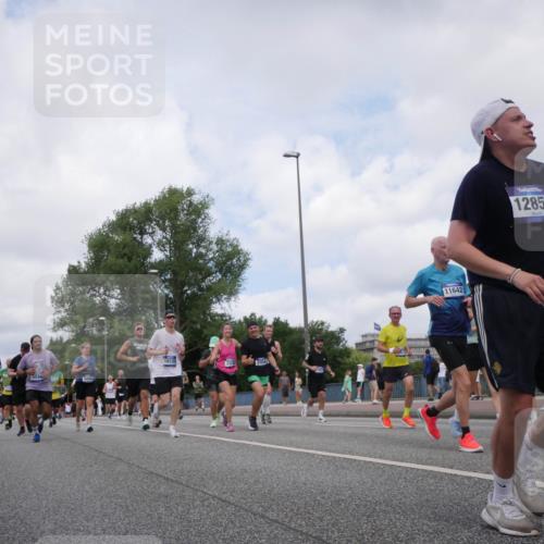 29.06.2025 - hella hamburg halbmarathon Luisa Fischer http://msf.ph/oto/8458117 29.06.2025 10:37:11 Kennedybrücke 1713, 5566, 18129, 2054, 11642, 12855, 1764, 2038, 2276, 2464, 2933, 4445, 4824, 5096, 5566, 5569, 5691, 7565, 8277, 9875, 10071, 10561, 10564 meine-sportfotos.de