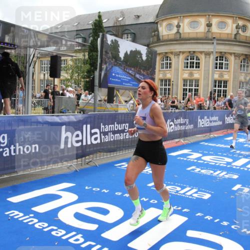 29.06.2025 - hella hamburg halbmarathon Michael Strokosch http://msf.ph/oto/8458127 29.06.2025 10:32:05 Ziel 1407, 1686, 4129, 4698, 6619, 11150, 11199, 11370, 16505 meine-sportfotos.de