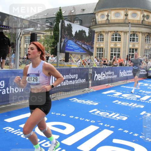 29.06.2025 - hella hamburg halbmarathon Michael Strokosch http://msf.ph/oto/8458163 29.06.2025 10:32:05 Ziel 1407, 1686, 4129, 4698, 6619, 11150, 11199, 11370, 16505 meine-sportfotos.de