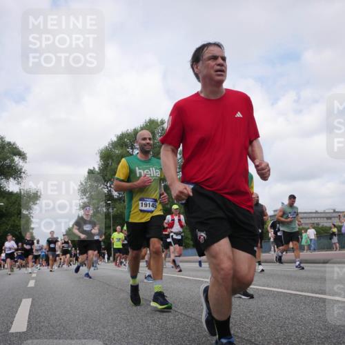 29.06.2025 - hella hamburg halbmarathon Luisa Fischer http://msf.ph/oto/8458191 29.06.2025 10:37:17 Kennedybrücke 14632, 19145, 5691, 1764, 1787, 2276, 2464, 2496, 2933, 4445, 5096, 5566, 5569, 5691, 6109, 6574, 7324, 7329, 8282, 9094, 10007, 10071, 10564 meine-sportfotos.de