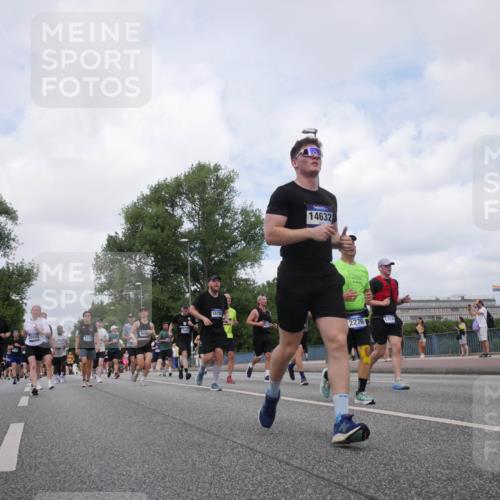 29.06.2025 - hella hamburg halbmarathon Luisa Fischer http://msf.ph/oto/8458229 29.06.2025 10:37:20 Kennedybrücke 2496, 12562, 9094, 6718, 14632, 15792, 2276, 1374, 14477, 1025, 1705, 1764, 1787, 2276, 2464, 2496, 5691, 6034, 6109, 6574, 6718, 7324, 7329, 8202, 8282, 9094, 10007, 10564 meine-sportfotos.de