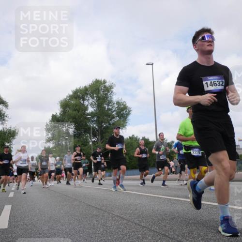29.06.2025 - hella hamburg halbmarathon Luisa Fischer http://msf.ph/oto/8458239 29.06.2025 10:37:20 Kennedybrücke 11872, 12562, 15845, 6718, 15792, 10007, 2276, 14632, 1025, 1705, 1764, 1787, 2276, 2464, 2496, 5691, 6034, 6109, 6574, 6718, 7324, 7329, 8202, 8282, 9094, 10007, 10564 meine-sportfotos.de