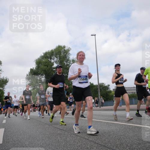 29.06.2025 - hella hamburg halbmarathon Luisa Fischer http://msf.ph/oto/8458287 29.06.2025 10:37:23 Kennedybrücke 6727, 16578, 6718, 2562, 15845, 9094, 445, 8282, 1025, 1705, 1787, 2276, 2464, 2496, 2510, 2511, 4942, 6034, 6109, 6574, 6718, 6727, 7324, 7329, 8202, 8282, 9094, 10007, 10564 meine-sportfotos.de
