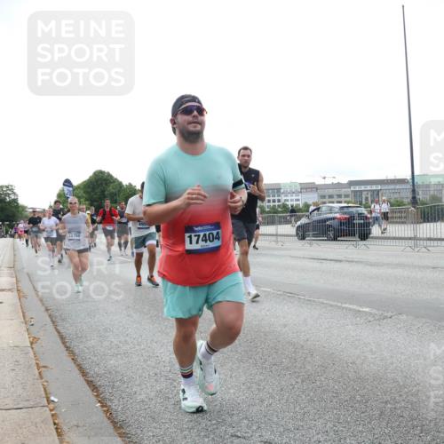 29.06.2025 - hella hamburg halbmarathon Lena Gebhardt http://msf.ph/oto/8458290 29.06.2025 10:31:39 Lombardsbrücke 12758, 495, 17404, 1235, 1292, 1373, 1844, 1879, 1979, 2384, 2414, 2672, 2831, 2832, 2914, 3221, 3239, 3358, 3396, 3397, 3424, 3571, 3681, 3751, 4817, 4877, 4953, 5156, 5165, 5437, 5846, 5943, 5965, 6057, 6078, 6160, 6546, 6573, 6640, 6718, 6727, 7334, 7604, 7772, 7898, 8050, 8072, 8073, 8304, 8620, 8806, 9078, 9104, 9183, 9478, 9812, 9883, 10111, 10240, 10586, 11587, 13724, 14349, 15725, 16457, 16978, 17404, 17517, 17587, 17706 meine-sportfotos.de
