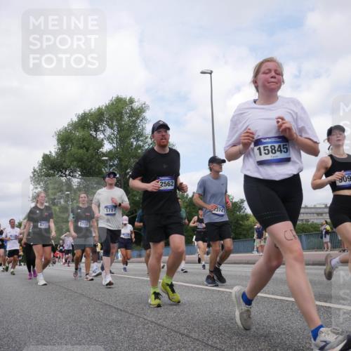 29.06.2025 - hella hamburg halbmarathon Luisa Fischer http://msf.ph/oto/8458294 29.06.2025 10:37:23 Kennedybrücke 16578, 6727, 6718, 1787, 2562, 3747, 15845, 094, 1025, 1705, 1787, 2276, 2464, 2496, 2510, 2511, 4942, 6034, 6109, 6574, 6718, 6727, 7324, 7329, 8202, 8282, 9094, 10007, 10564 meine-sportfotos.de