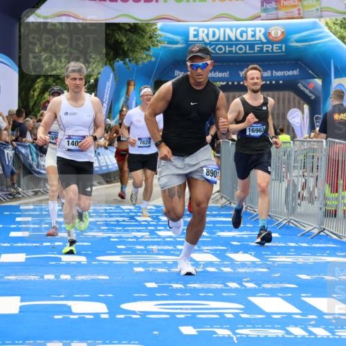 29.06.2025 - hella hamburg halbmarathon Strokosch-Dieckow http://msf.ph/oto/8458300 29.06.2025 10:35:02 Ziel 7628, 7972, 8864, 8901, 11559, 12044, 14069, 15391, 15902, 16140, 16177, 16963, 16964, 17022, 17643, 18220 meine-sportfotos.de