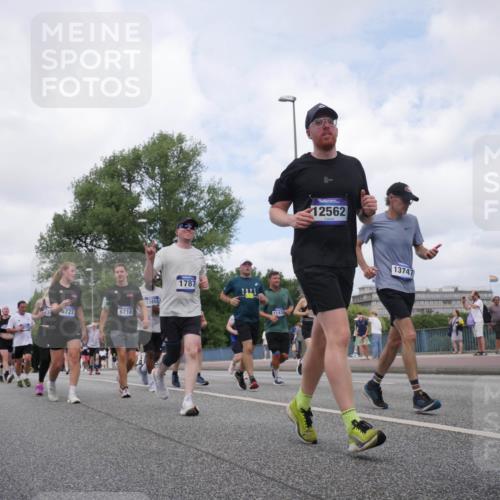 29.06.2025 - hella hamburg halbmarathon Luisa Fischer http://msf.ph/oto/8458301 29.06.2025 10:37:24 Kennedybrücke 134, 6727, 6718, 16578, 13853, 1787, 11432, 12562, 13747, 1025, 1705, 1787, 2276, 2464, 2496, 2510, 2511, 3829, 4942, 6034, 6109, 6574, 6718, 6727, 7324, 7329, 8202, 8282, 9094, 10007 meine-sportfotos.de