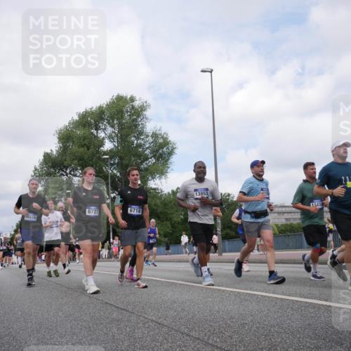 29.06.2025 - hella hamburg halbmarathon Luisa Fischer http://msf.ph/oto/8458330 29.06.2025 10:37:25 Kennedybrücke 6727, 16578, 13853, 109, 6718, 1705, 11432, 1025, 1705, 1787, 2496, 2510, 2511, 3829, 4942, 6034, 6109, 6574, 6718, 6727, 7324, 7329, 8202, 8282, 9094, 9514, 10007 meine-sportfotos.de