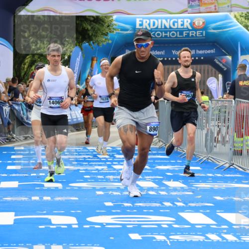 29.06.2025 - hella hamburg halbmarathon Strokosch-Dieckow http://msf.ph/oto/8458341 29.06.2025 10:35:02 Ziel 7628, 7972, 8864, 8901, 11559, 12044, 14069, 15391, 15902, 16140, 16177, 16963, 16964, 17022, 17643, 18220 meine-sportfotos.de