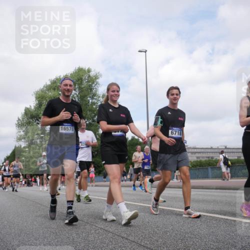 29.06.2025 - hella hamburg halbmarathon Luisa Fischer http://msf.ph/oto/8458382 29.06.2025 10:37:27 Kennedybrücke 16578, 820, 6718, 1705, 1025, 1705, 1787, 2496, 2510, 2511, 3145, 3829, 4479, 4942, 6034, 6109, 6718, 6727, 7324, 7329, 8202, 9094, 9514 meine-sportfotos.de