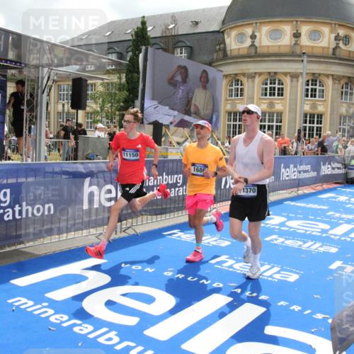 29.06.2025 - hella hamburg halbmarathon Michael Strokosch http://msf.ph/oto/8458396 29.06.2025 10:32:10 Ziel 1686, 11150, 11370, 15826, 16505, 16736 meine-sportfotos.de