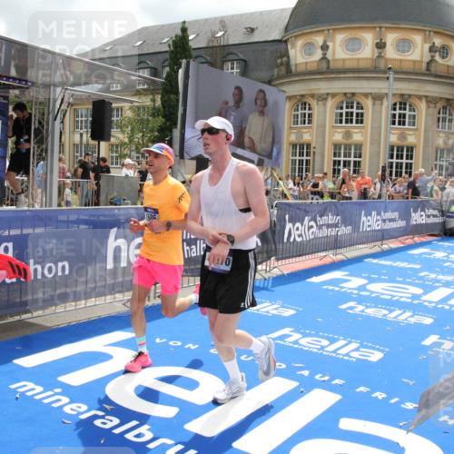 29.06.2025 - hella hamburg halbmarathon Michael Strokosch http://msf.ph/oto/8458415 29.06.2025 10:32:10 Ziel 1686, 11150, 11370, 15826, 16505, 16736 meine-sportfotos.de
