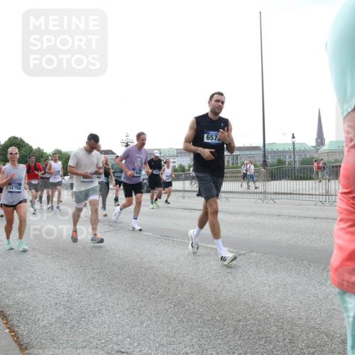 29.06.2025 - hella hamburg halbmarathon Lena Gebhardt http://msf.ph/oto/8458434 29.06.2025 10:31:40 Lombardsbrücke 12758, 3424, 1844, 3393, 6575, 1235, 1292, 1373, 1844, 1879, 1979, 2384, 2414, 2672, 2831, 2832, 2914, 3221, 3239, 3358, 3396, 3397, 3424, 3571, 3681, 3751, 4817, 4877, 4953, 5156, 5165, 5437, 5846, 5943, 5965, 6057, 6078, 6160, 6546, 6573, 6640, 6718, 6727, 7334, 7604, 7772, 7898, 8050, 8072, 8073, 8304, 8620, 8806, 9078, 9104, 9183, 9478, 9812, 9883, 10111, 10240, 10586, 11587, 13724, 14349, 15725, 16457, 16978, 17404, 17517, 17587, 17706 meine-sportfotos.de