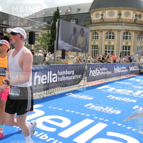 29.06.2025 - hella hamburg halbmarathon Michael Strokosch http://msf.ph/oto/8458441 29.06.2025 10:32:11 Ziel 1686, 11150, 11370, 15826, 16505, 16736 meine-sportfotos.de