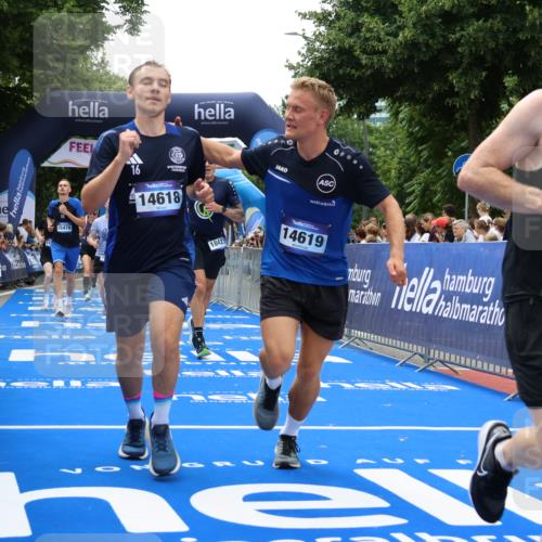 29.06.2025 - hella hamburg halbmarathon Strokosch-Dieckow http://msf.ph/oto/8458451 29.06.2025 10:47:37 Ziel 1070, 1320, 1696, 2284, 2708, 5889, 6009, 7962, 8023, 8234, 8927, 10969, 10988, 11283, 12870, 13223, 13303, 13948, 14618, 14619, 15451, 15478, 15479, 16205, 17229, 18104, 18430, 18970, 19181 meine-sportfotos.de