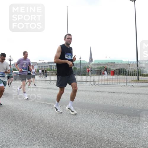 29.06.2025 - hella hamburg halbmarathon Lena Gebhardt http://msf.ph/oto/8458465 29.06.2025 10:31:40 Lombardsbrücke 2758, 4953, 1844, 6573, 1235, 1292, 1373, 1844, 1879, 1979, 2384, 2414, 2672, 2831, 2832, 2914, 3221, 3239, 3358, 3396, 3397, 3424, 3571, 3681, 3751, 4817, 4877, 4953, 5156, 5165, 5437, 5846, 5943, 5965, 6057, 6078, 6160, 6546, 6573, 6640, 6718, 6727, 7334, 7604, 7772, 7898, 8050, 8072, 8073, 8304, 8620, 8806, 9078, 9104, 9183, 9478, 9812, 9883, 10111, 10240, 10586, 11587, 13724, 14349, 15725, 16457, 16978, 17404, 17517, 17587, 17706 meine-sportfotos.de