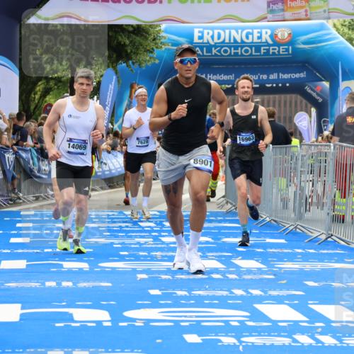 29.06.2025 - hella hamburg halbmarathon Strokosch-Dieckow http://msf.ph/oto/8458469 29.06.2025 10:35:02 Ziel 7628, 7972, 8864, 8901, 11559, 12044, 14069, 15391, 15902, 16140, 16177, 16963, 16964, 17022, 17643, 18220 meine-sportfotos.de