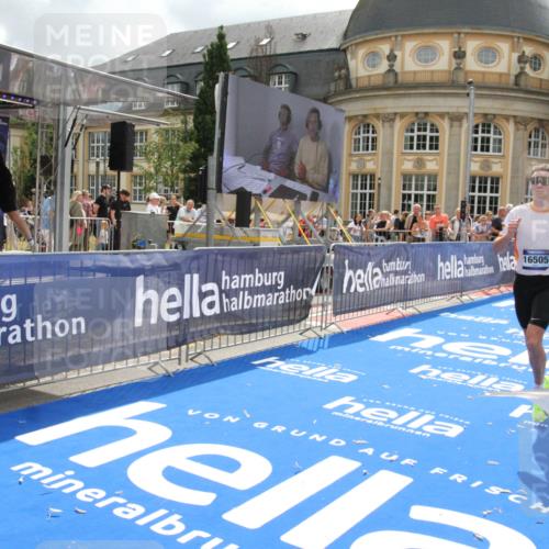 29.06.2025 - hella hamburg halbmarathon Michael Strokosch http://msf.ph/oto/8458478 29.06.2025 10:32:11 Ziel 1686, 11150, 11370, 15826, 16505, 16736 meine-sportfotos.de