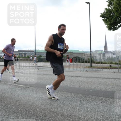 29.06.2025 - hella hamburg halbmarathon Lena Gebhardt http://msf.ph/oto/8458519 29.06.2025 10:31:40 Lombardsbrücke 3396, 4953, 6573, 1235, 1292, 1373, 1844, 1879, 1979, 2384, 2414, 2672, 2831, 2832, 2914, 3221, 3239, 3358, 3396, 3397, 3424, 3571, 3681, 3751, 4817, 4877, 4953, 5156, 5165, 5437, 5846, 5943, 5965, 6057, 6078, 6160, 6546, 6573, 6640, 6718, 6727, 7334, 7604, 7772, 7898, 8050, 8072, 8073, 8304, 8620, 8806, 9078, 9104, 9183, 9478, 9812, 9883, 10111, 10240, 10586, 11587, 13724, 14349, 15725, 16457, 16978, 17404, 17517, 17587, 17706 meine-sportfotos.de