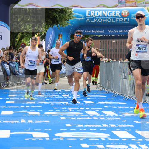 29.06.2025 - hella hamburg halbmarathon Strokosch-Dieckow http://msf.ph/oto/8458540 29.06.2025 10:35:00 Ziel 4477, 6704, 7972, 8864, 8901, 11559, 12044, 12751, 14069, 15391, 15902, 16140, 16177, 16712, 16963, 16964, 17643, 18183, 18220 meine-sportfotos.de