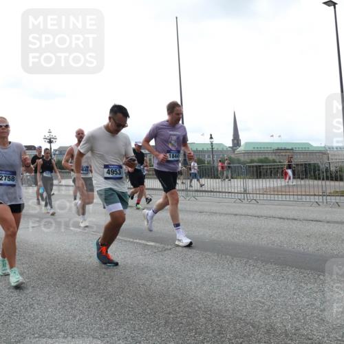 29.06.2025 - hella hamburg halbmarathon Lena Gebhardt http://msf.ph/oto/8458588 29.06.2025 10:31:41 Lombardsbrücke 1844, 640, 4953, 16978, 12381, 12758, 657, 1235, 1292, 1373, 1844, 1879, 1979, 2384, 2414, 2672, 2831, 2832, 2914, 3221, 3239, 3358, 3396, 3397, 3424, 3571, 3681, 3751, 3752, 4817, 4877, 4953, 5156, 5165, 5437, 5846, 5943, 5965, 6057, 6078, 6160, 6546, 6573, 6640, 6718, 6727, 7334, 7604, 7772, 7816, 7898, 8050, 8072, 8073, 8304, 8620, 8806, 9078, 9104, 9183, 9478, 9812, 9883, 10111, 10240, 10586, 11587, 13724, 14349, 15725, 16457, 16978, 17404, 17517, 17587, 17706 meine-sportfotos.de