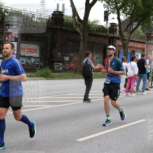 29.06.2025 - hella hamburg halbmarathon Yannick Fuchs http://msf.ph/oto/8458590 29.06.2025 10:56:29 20KM 1006, 1128, 1212, 1264, 1377, 1432, 1568, 1573, 1674, 1726, 3740, 4511, 6414, 6415, 6752, 7658, 7869, 8045, 8624, 8730, 9131, 10214, 10519, 11180, 11670, 12156, 12286, 13498, 13868, 14368, 14456, 16292, 16654, 16688, 16808, 17136, 17383, 17955, 18599, 19023 meine-sportfotos.de