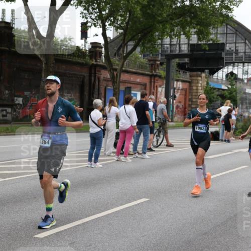 29.06.2025 - hella hamburg halbmarathon Yannick Fuchs http://msf.ph/oto/8458609 29.06.2025 10:56:29 20KM 1006, 1128, 1212, 1264, 1377, 1432, 1568, 1573, 1674, 1726, 3740, 4511, 6414, 6415, 6752, 7658, 7869, 8045, 8624, 8730, 9131, 10214, 10519, 11180, 11670, 12156, 12286, 13498, 13868, 14368, 14456, 16292, 16654, 16688, 16808, 17136, 17383, 17955, 18599, 19023 meine-sportfotos.de