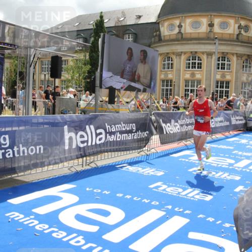 29.06.2025 - hella hamburg halbmarathon Michael Strokosch http://msf.ph/oto/8458618 29.06.2025 10:32:13 Ziel 1686, 1894, 15826, 16505, 16736 meine-sportfotos.de