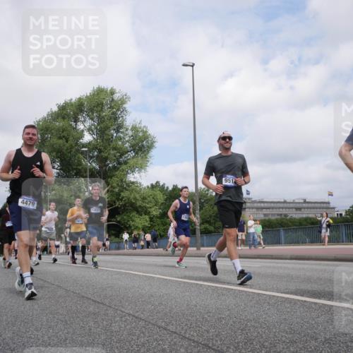 29.06.2025 - hella hamburg halbmarathon Luisa Fischer http://msf.ph/oto/8458626 29.06.2025 10:37:35 Kennedybrücke 4479, 3829, 2376, 2510, 3145, 3829, 4479, 4540, 4942, 5609, 6105, 6843, 7644, 8589, 9448, 9514, 10674 meine-sportfotos.de