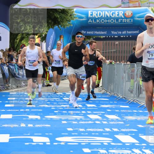 29.06.2025 - hella hamburg halbmarathon Strokosch-Dieckow http://msf.ph/oto/8458628 29.06.2025 10:35:00 Ziel 4477, 6704, 7972, 8864, 8901, 11559, 12044, 12751, 14069, 15391, 15902, 16140, 16177, 16712, 16963, 16964, 17643, 18183, 18220 meine-sportfotos.de