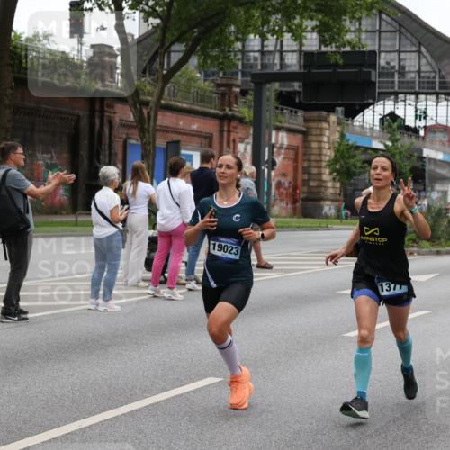 29.06.2025 - hella hamburg halbmarathon Yannick Fuchs http://msf.ph/oto/8458651 29.06.2025 10:56:30 20KM 1006, 1128, 1194, 1212, 1264, 1377, 1432, 1568, 1573, 1674, 1726, 3740, 4511, 6414, 6415, 6752, 7658, 7869, 8045, 8624, 8730, 9131, 10214, 10519, 11180, 11670, 12156, 12286, 13498, 13868, 14368, 14456, 16654, 16688, 16808, 17136, 17383, 17955, 18382, 18530, 18599, 19023 meine-sportfotos.de