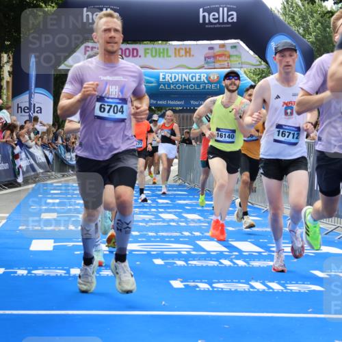 29.06.2025 - hella hamburg halbmarathon Strokosch-Dieckow http://msf.ph/oto/8458655 29.06.2025 10:34:56 Ziel 4477, 6704, 7466, 7972, 8864, 8901, 12044, 12204, 12751, 14952, 15391, 15902, 16140, 16177, 16712, 17643, 18183, 18220, 18419, 18837 meine-sportfotos.de