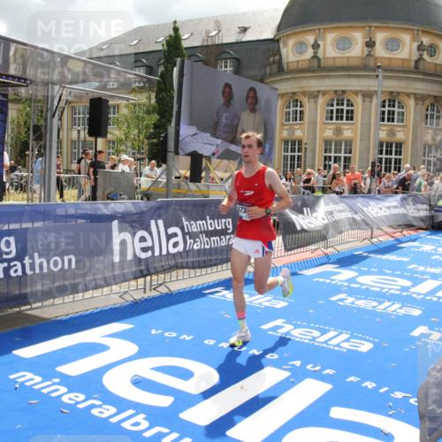 29.06.2025 - hella hamburg halbmarathon Michael Strokosch http://msf.ph/oto/8458686 29.06.2025 10:32:14 Ziel 1894, 7272, 15826, 16505, 16736 meine-sportfotos.de
